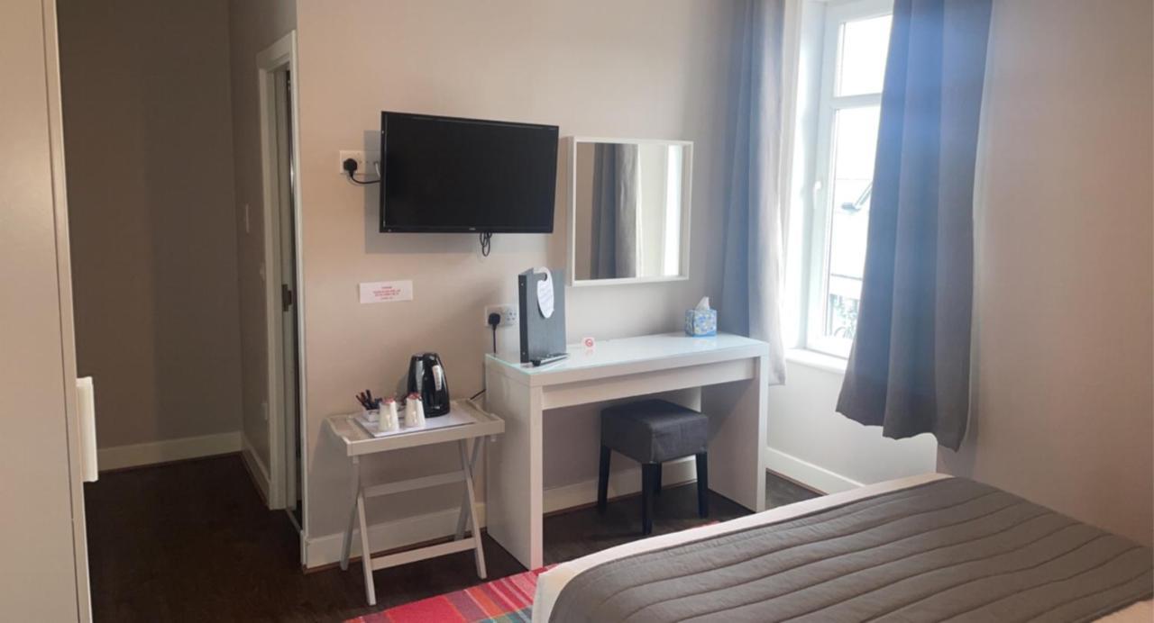 The Marine Hotel Малейг Екстериор снимка